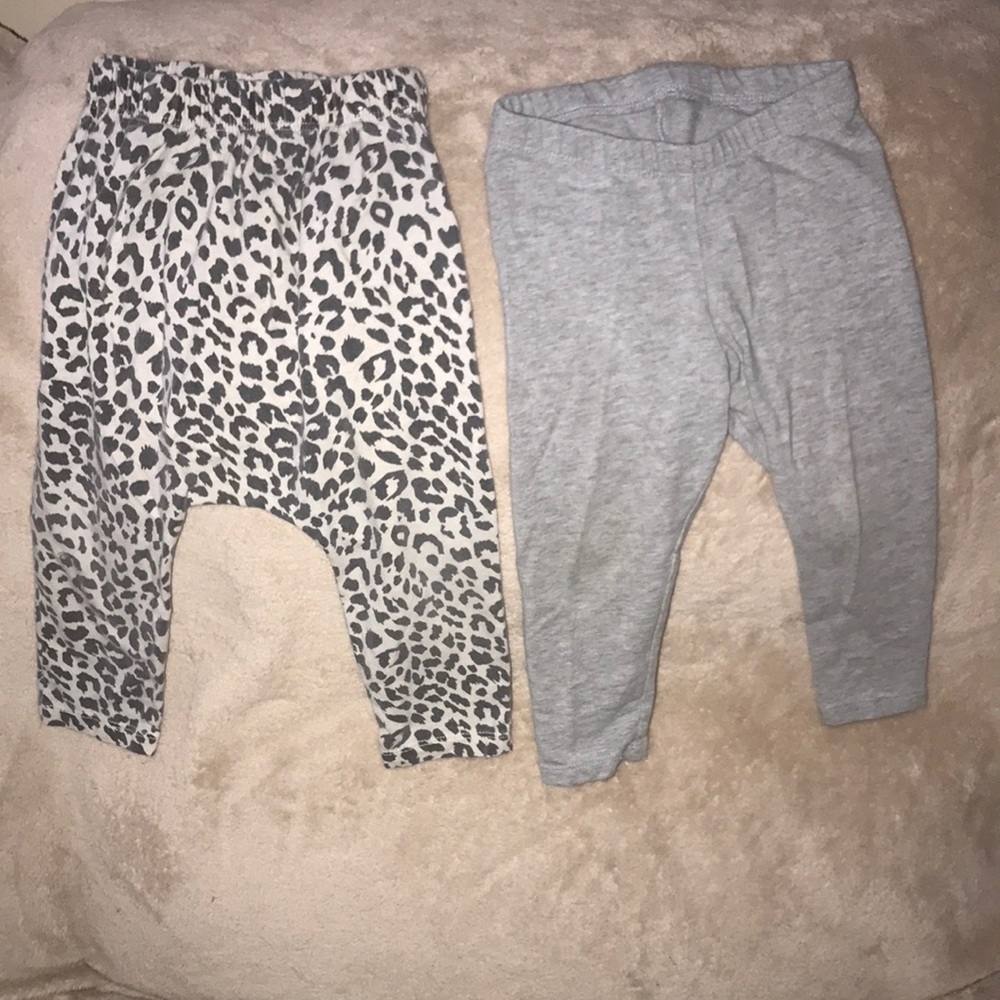 Bundle of two leggings animal print and solid grey 💕